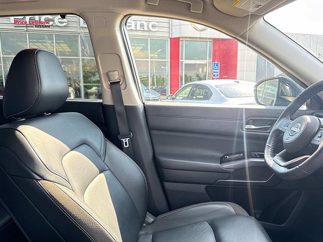 Used 2025 Nissan Pathfinder SL FWD image 9