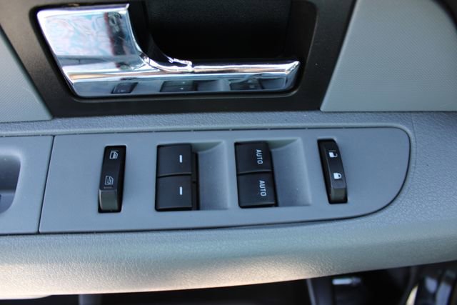 Used 2013 Ford F150 XLT w/ XLT Chrome Pkg image 11