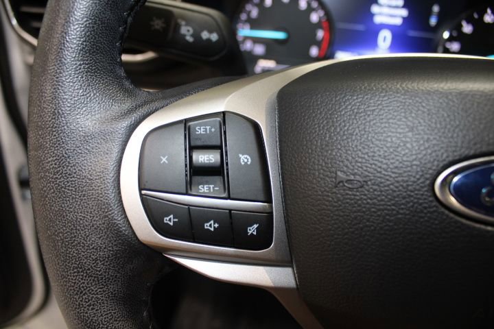 Used 2022 Ford Explorer XLT w/ Equipment Group 202A image 31