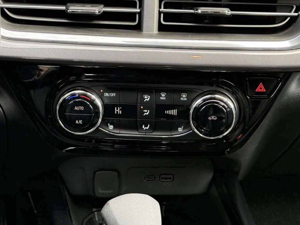 Used 2024 Chevrolet Trax ACTIV w/ Sunroof Package image 15