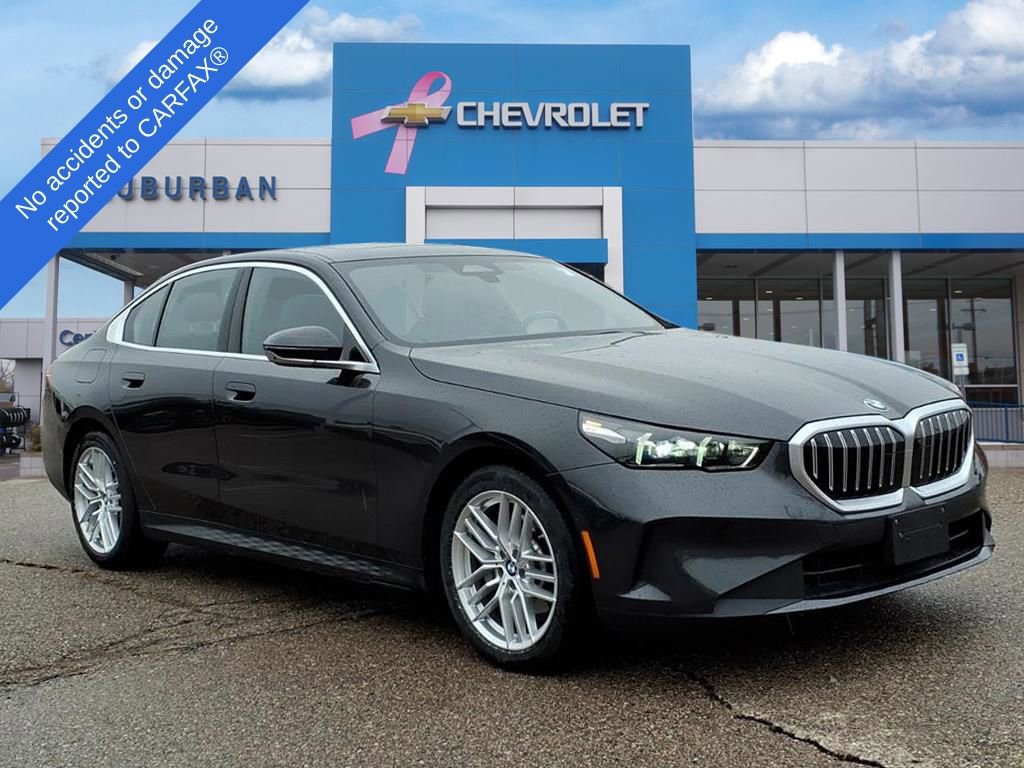 Used 2025 BMW 530i xDrive w/ Premium Package image 3