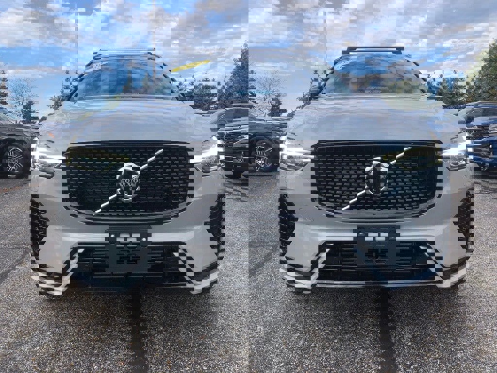 Used 2025 Volvo XC60 T8 Plus w/ Protection Package Premier image 2