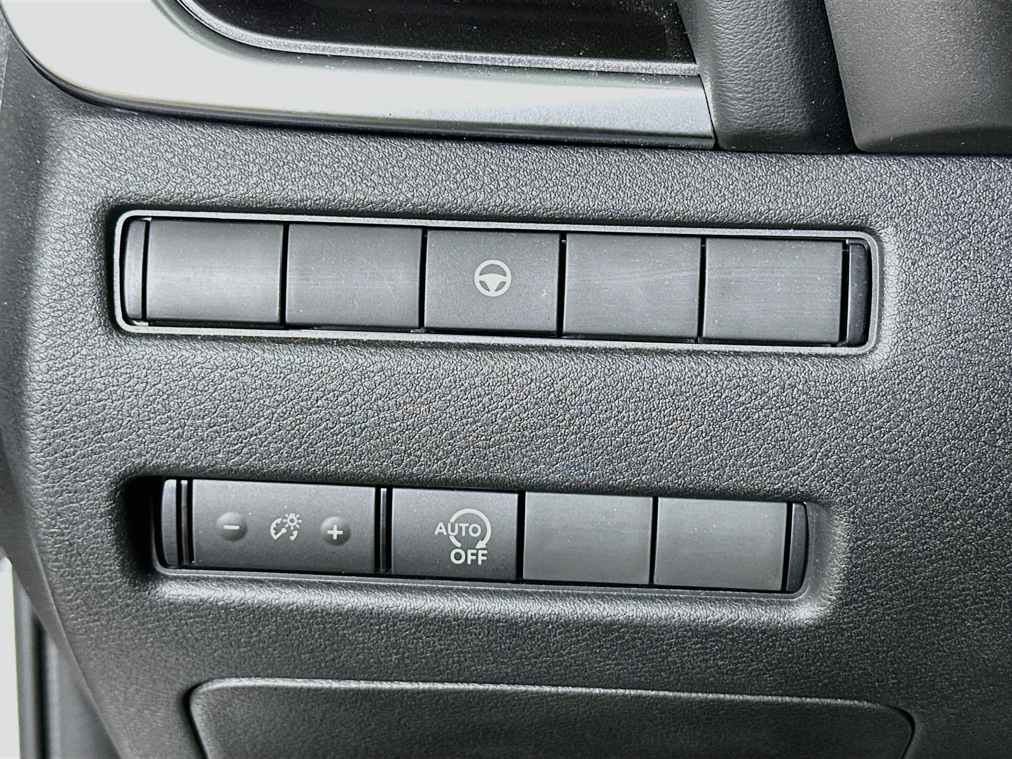 Used 2023 Nissan Rogue SV FWD image 17
