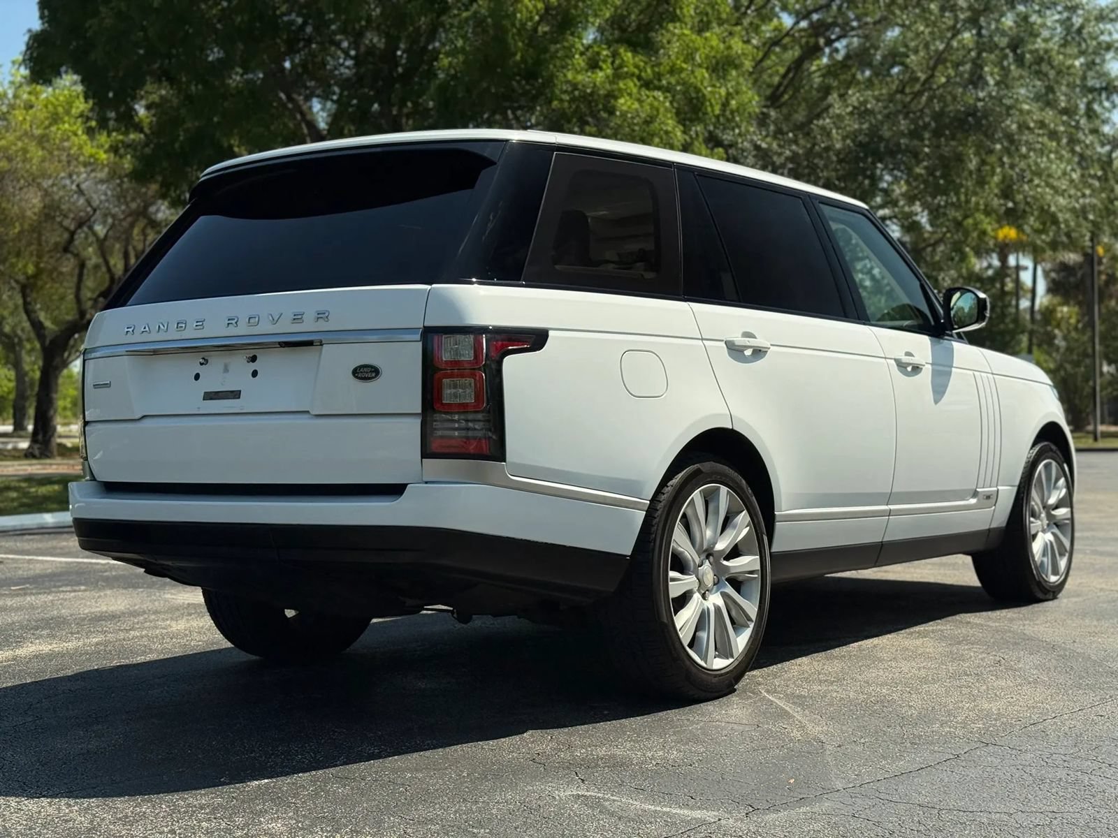 Used 2015 Land Rover Range Rover Long Wheelbase Supercharged AWD/4WD image 12