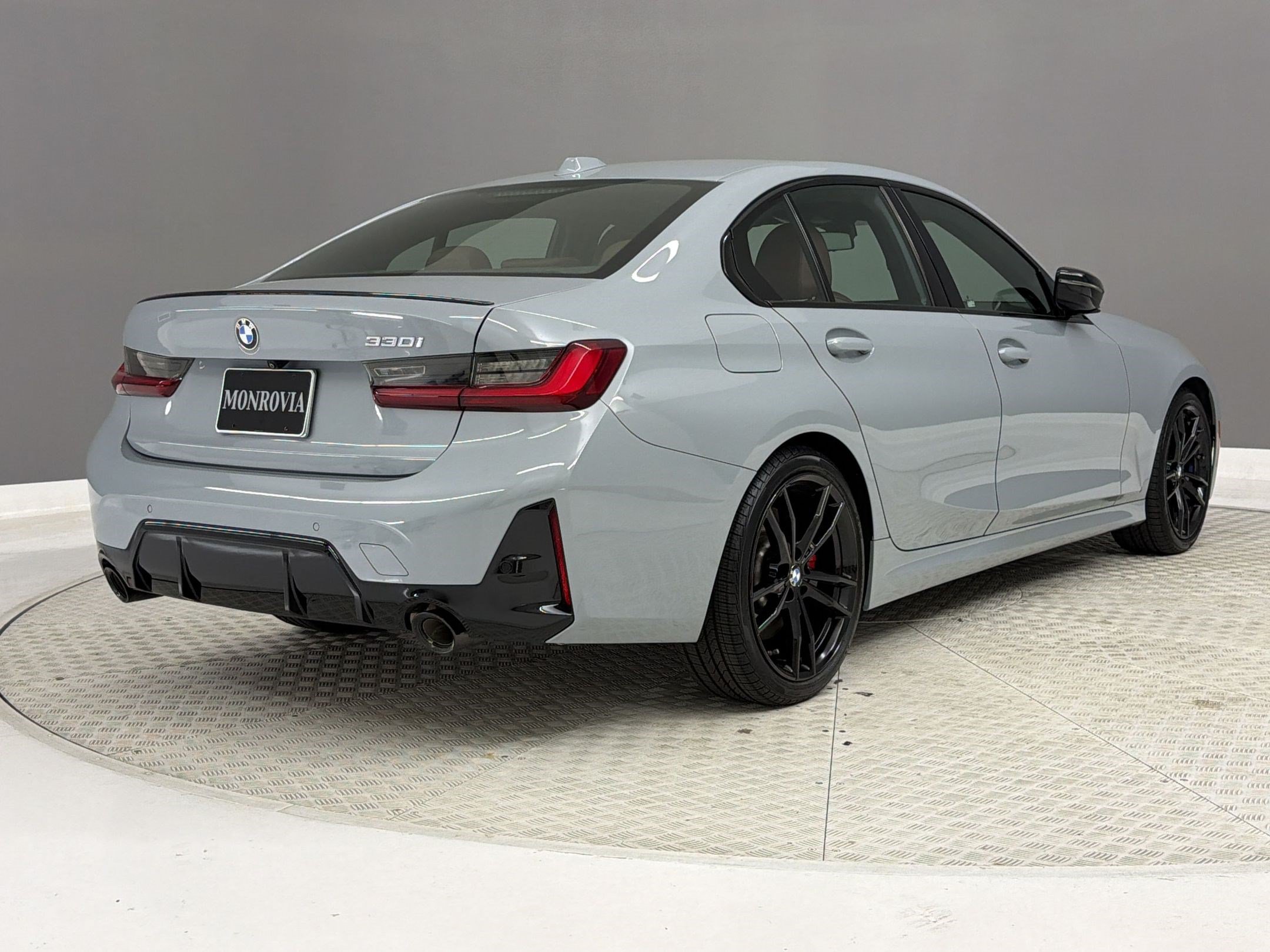 Used 2023 BMW 330i Sedan w/ M Sport Package RWD image 9