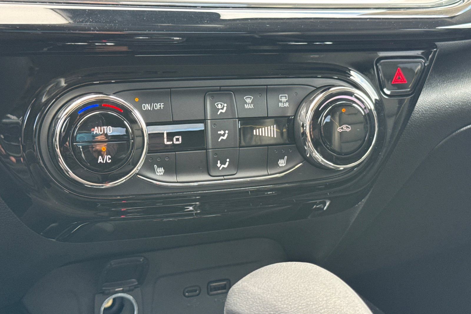 Used 2024 Chevrolet Trax ACTIV w/ Sunroof Package image 19