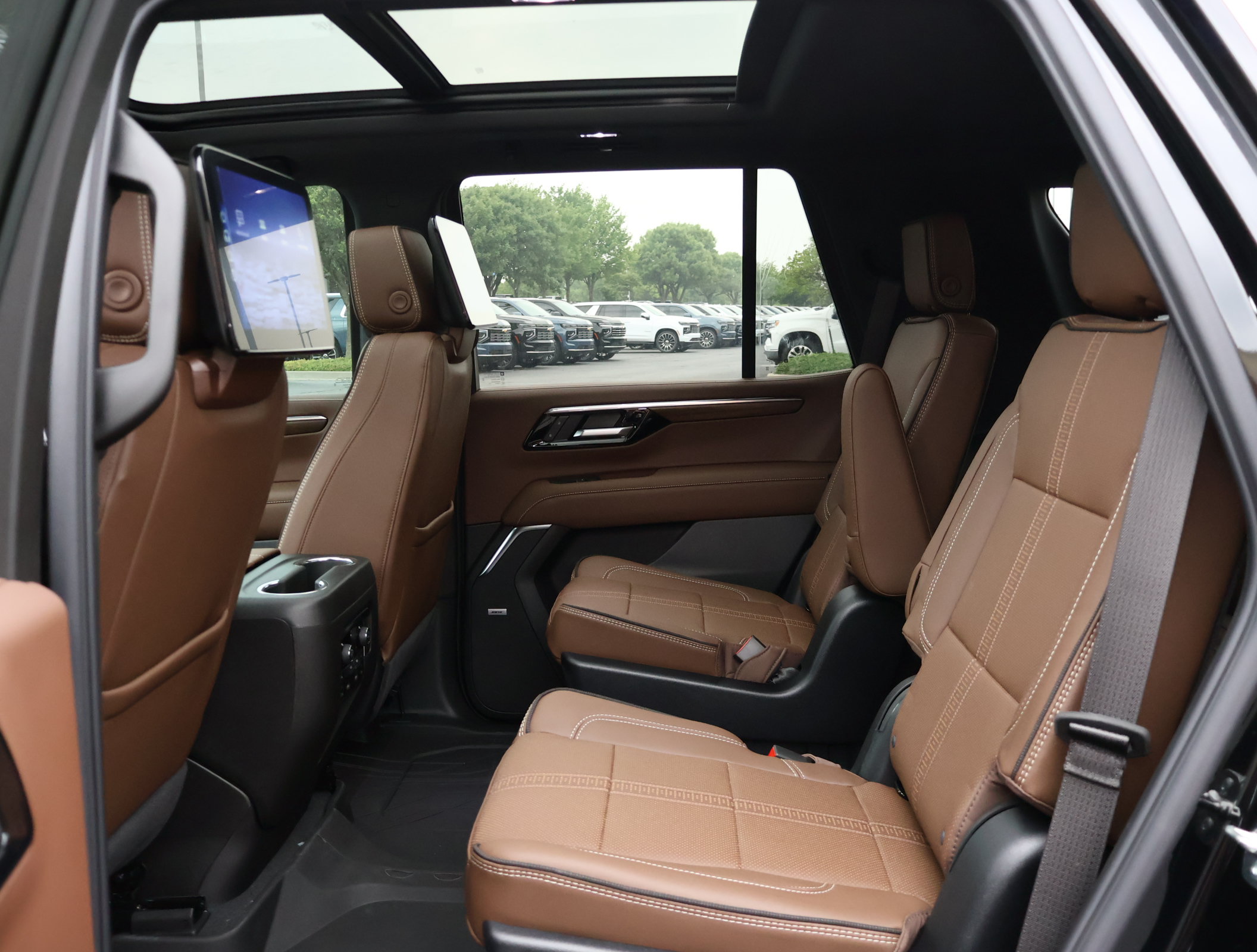 New 2026 Chevrolet Tahoe High Country AWD/4WD image 26