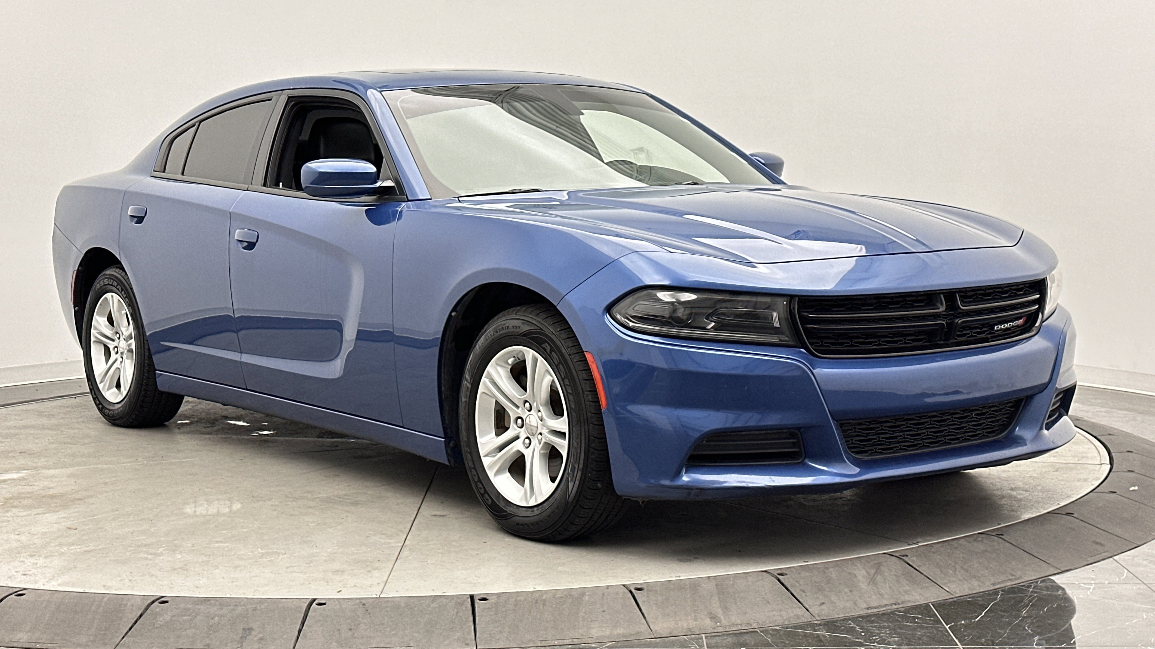 Used 2022 Dodge Charger SXT w/ Leather Interior Group RWD image 3