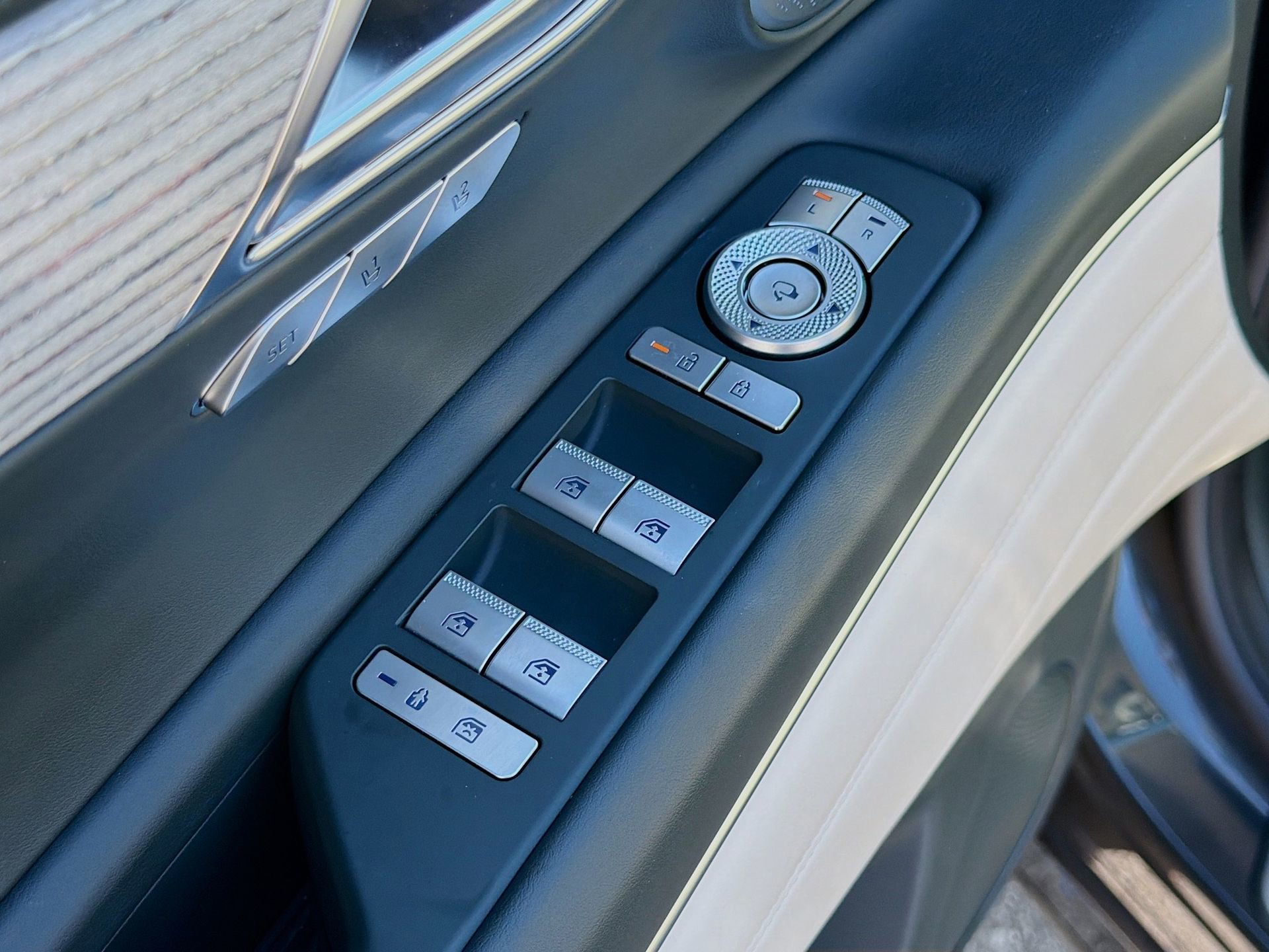 Used 2025 Genesis GV80 3.5T Prestige image 25