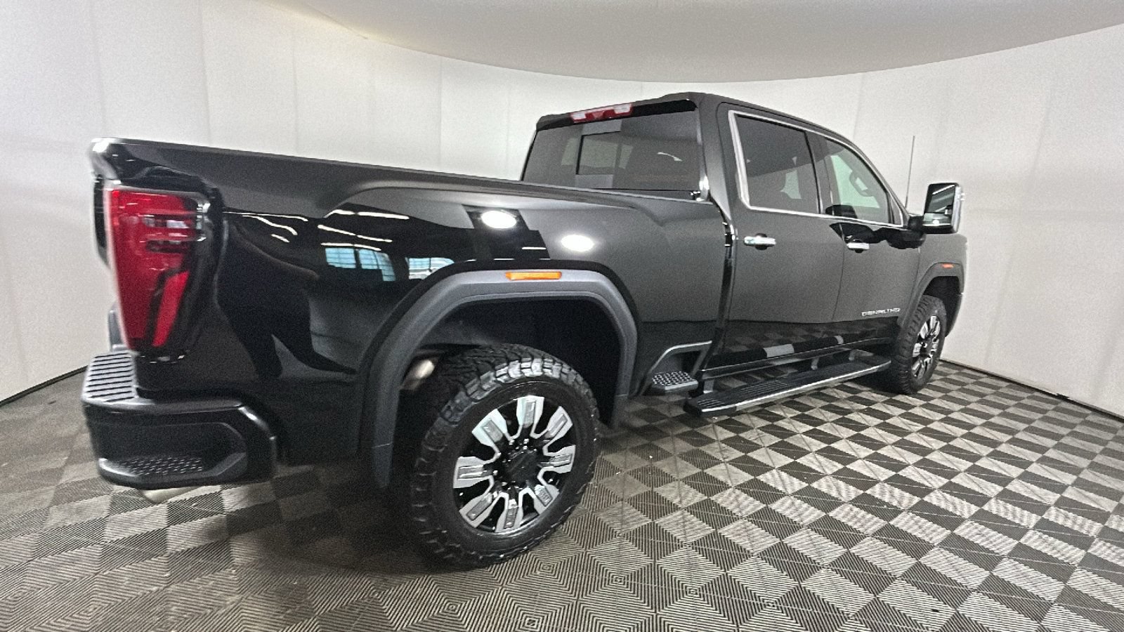 Used 2025 GMC Sierra 2500 Denali w/ Denali Reserve Package AWD/4WD image 3