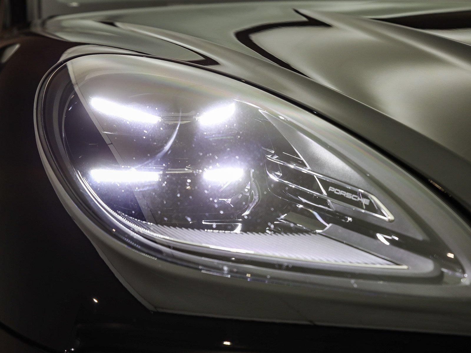 Certified 2025 Porsche Macan Turbo AWD/4WD image 14