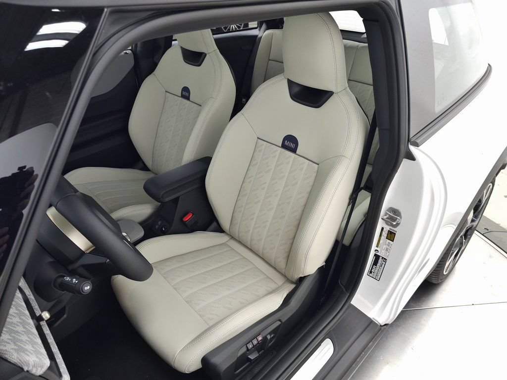 Used 2025 MINI Cooper 2-Door Hardtop FWD image 11
