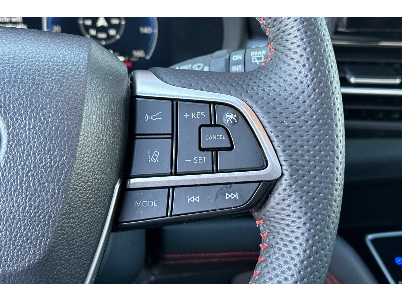 Used 2025 Toyota Sienna XSE w/ XSE Premium Package AWD/4WD image 31
