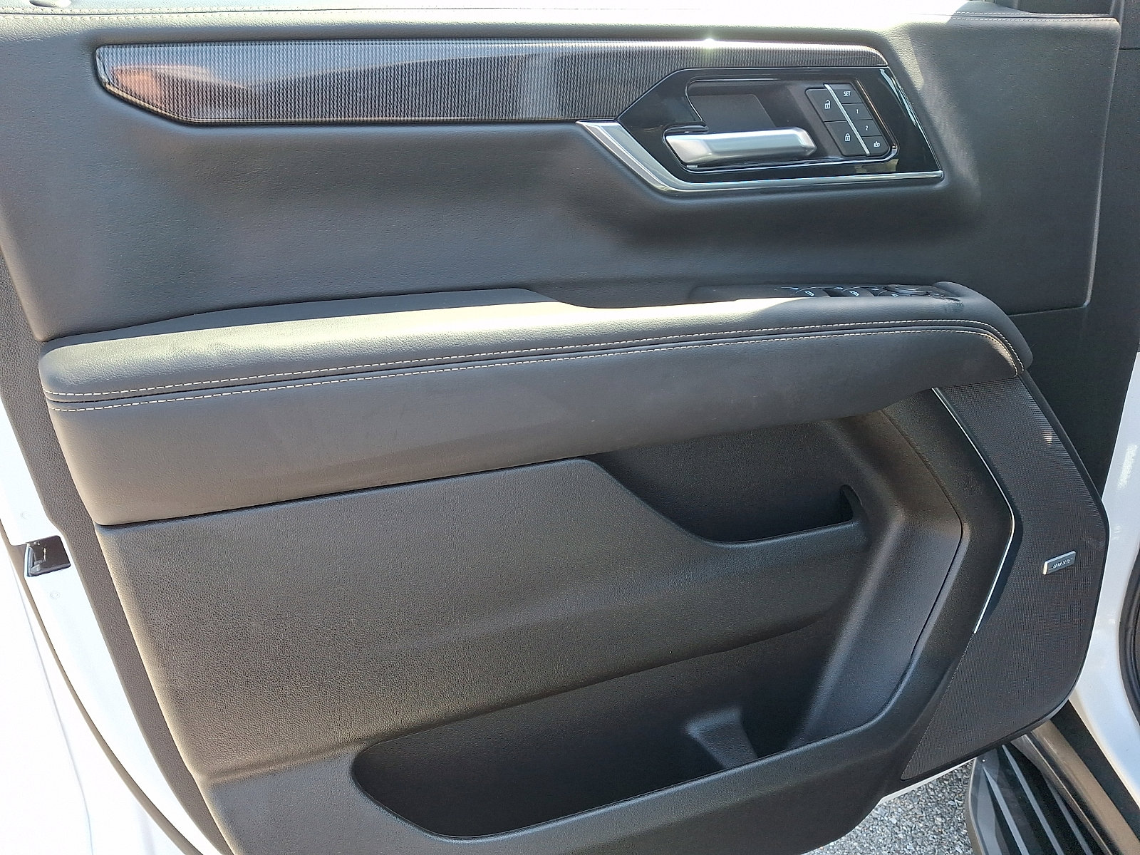 Used 2025 GMC Yukon XL Elevation w/ Elevation Premium Package image 14