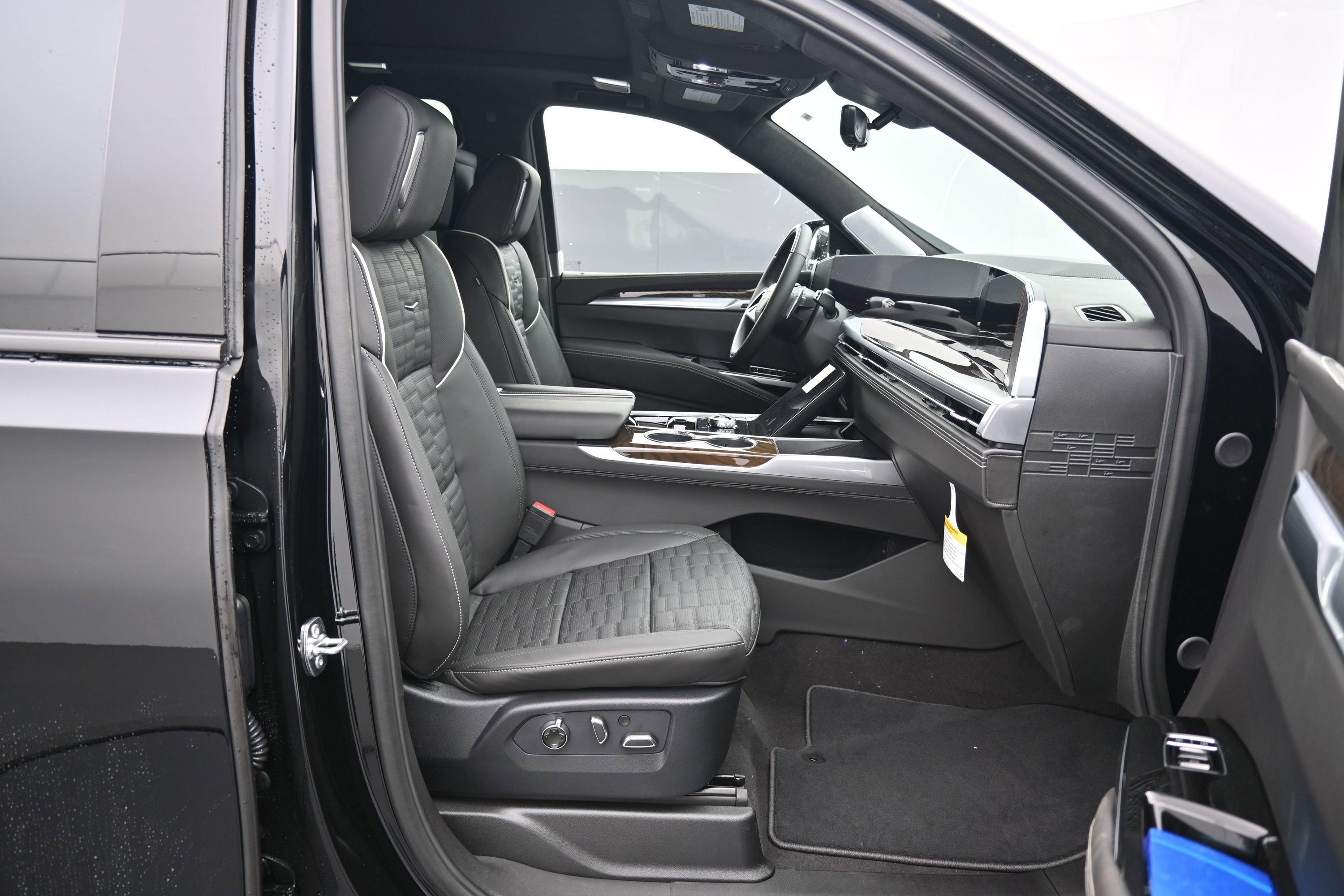 New 2026 Cadillac Escalade ESV Platinum Sport AWD/4WD image 13