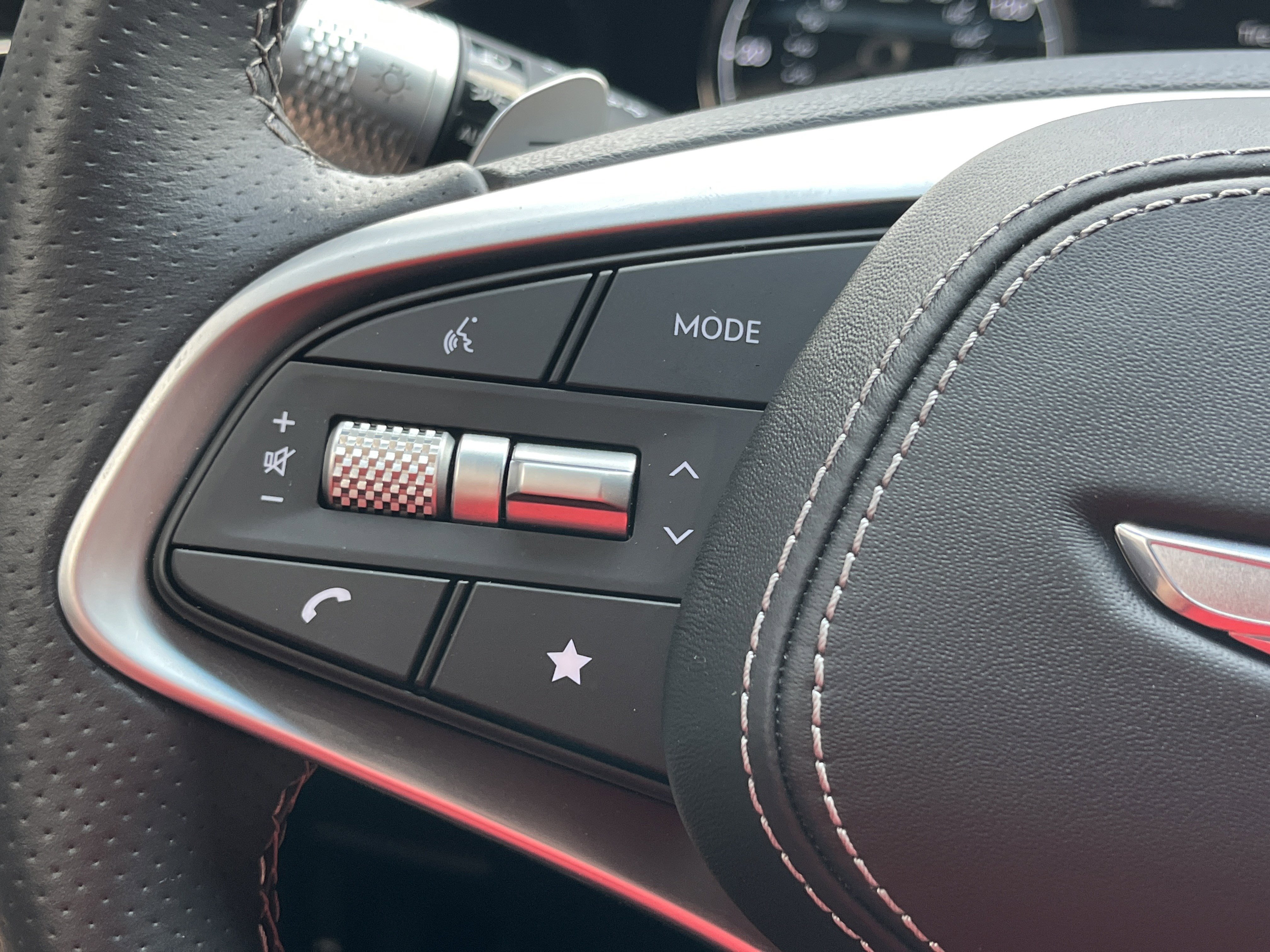 Used 2025 Genesis GV70 3.5T Sport w/ Sport Advanced Package image 13