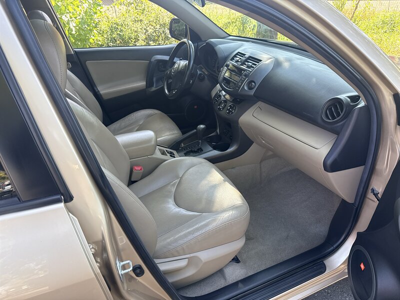 Used 2010 Toyota RAV4 Limited AWD/4WD image 21
