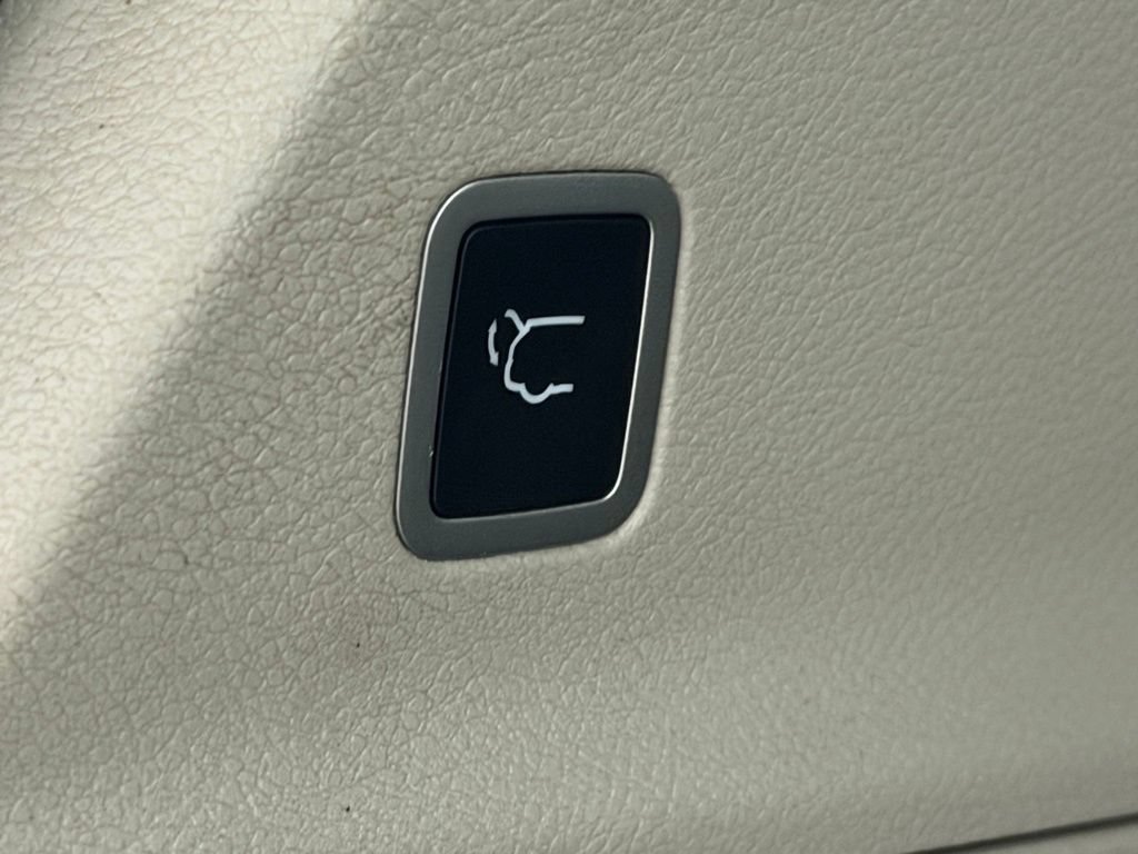 Used 2021 Chrysler Pacifica Touring w/ Cold Weather Group FWD image 16
