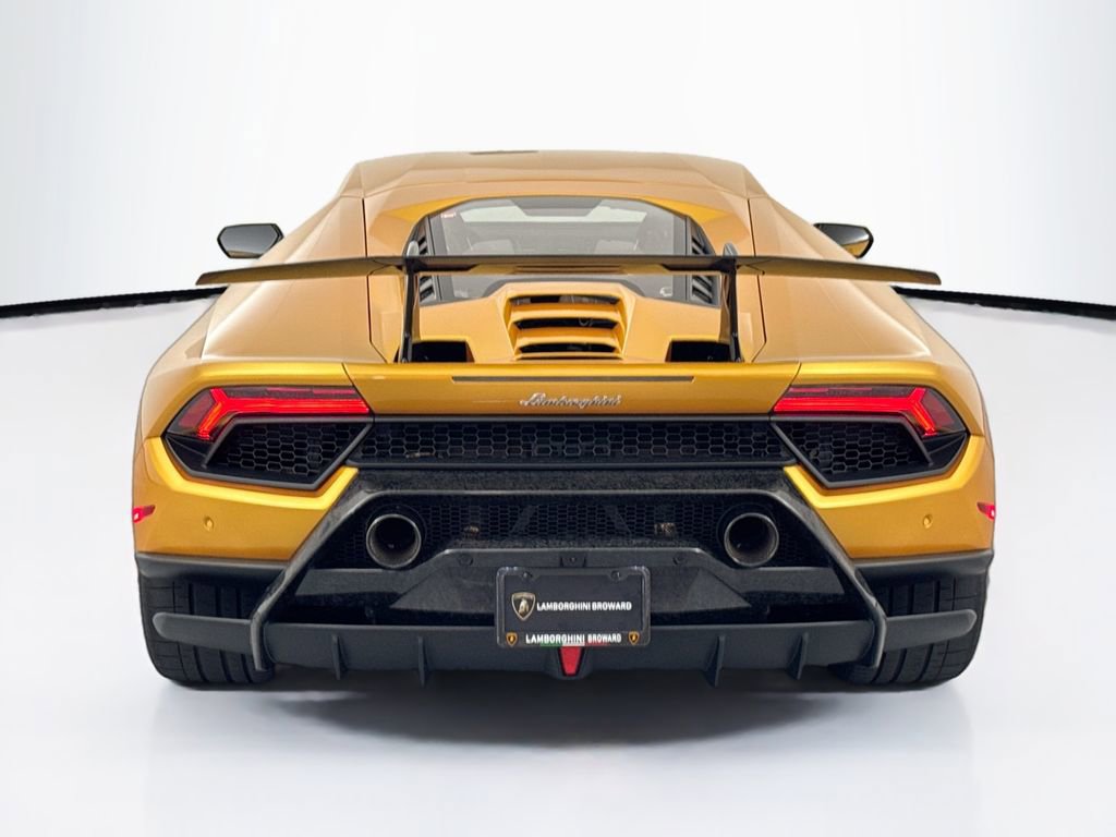 Used 2018 Lamborghini Huracan Performante AWD/4WD image 6