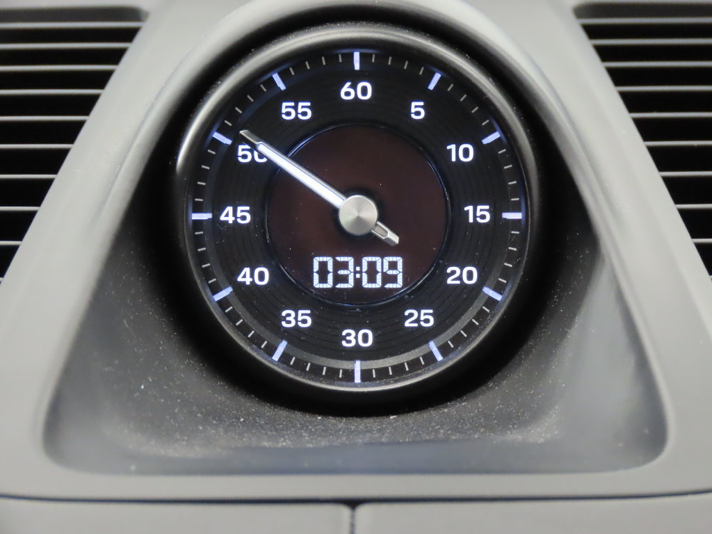 Used 2024 Porsche Macan 4 Electric AWD/4WD image 28