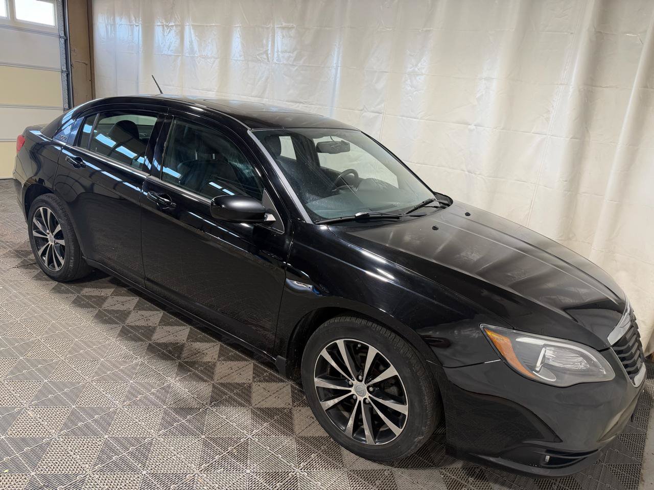 Used 2012 Chrysler 200 S FWD image 10