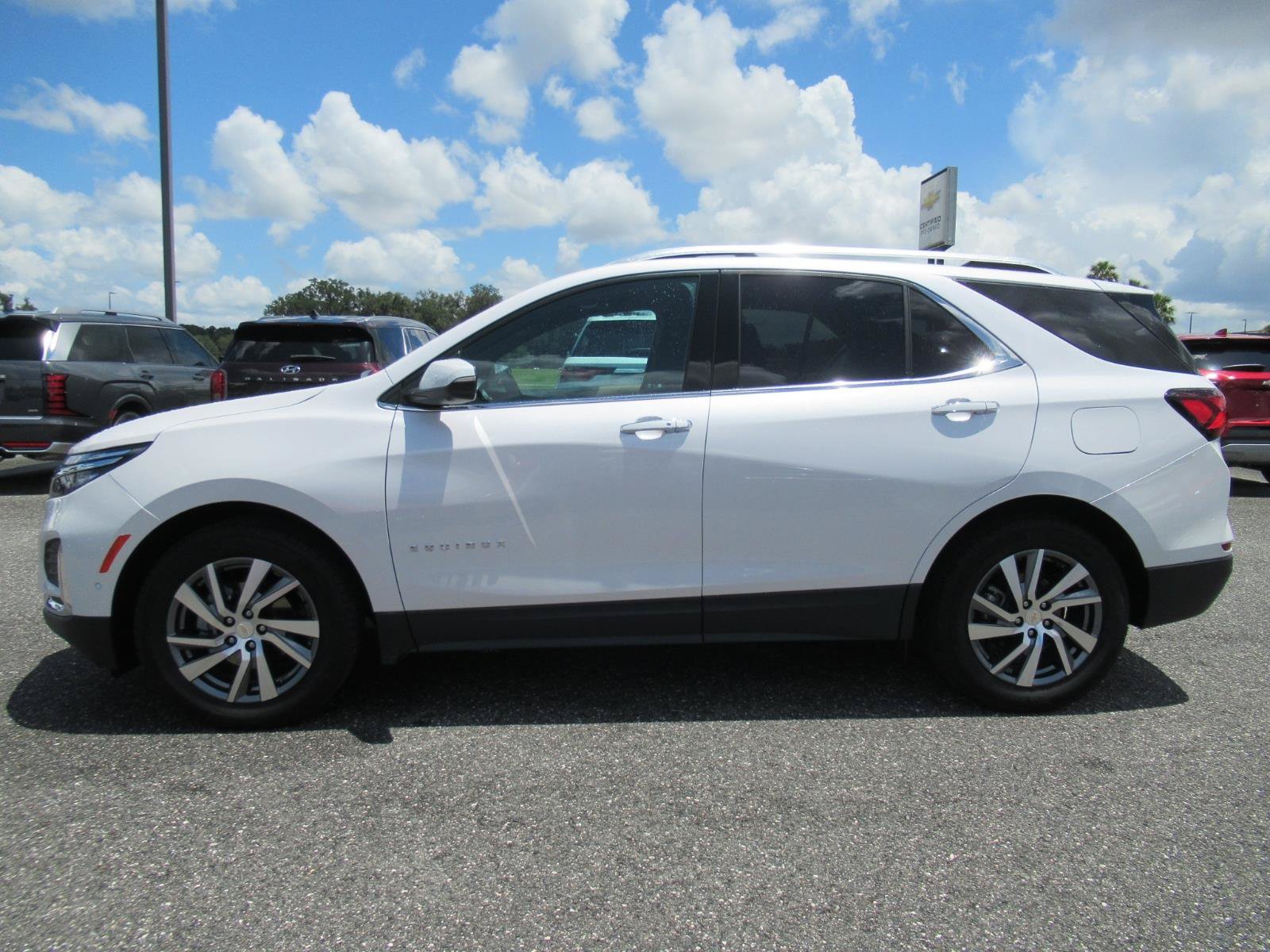 Used 2023 Chevrolet Equinox Premier FWD image 4