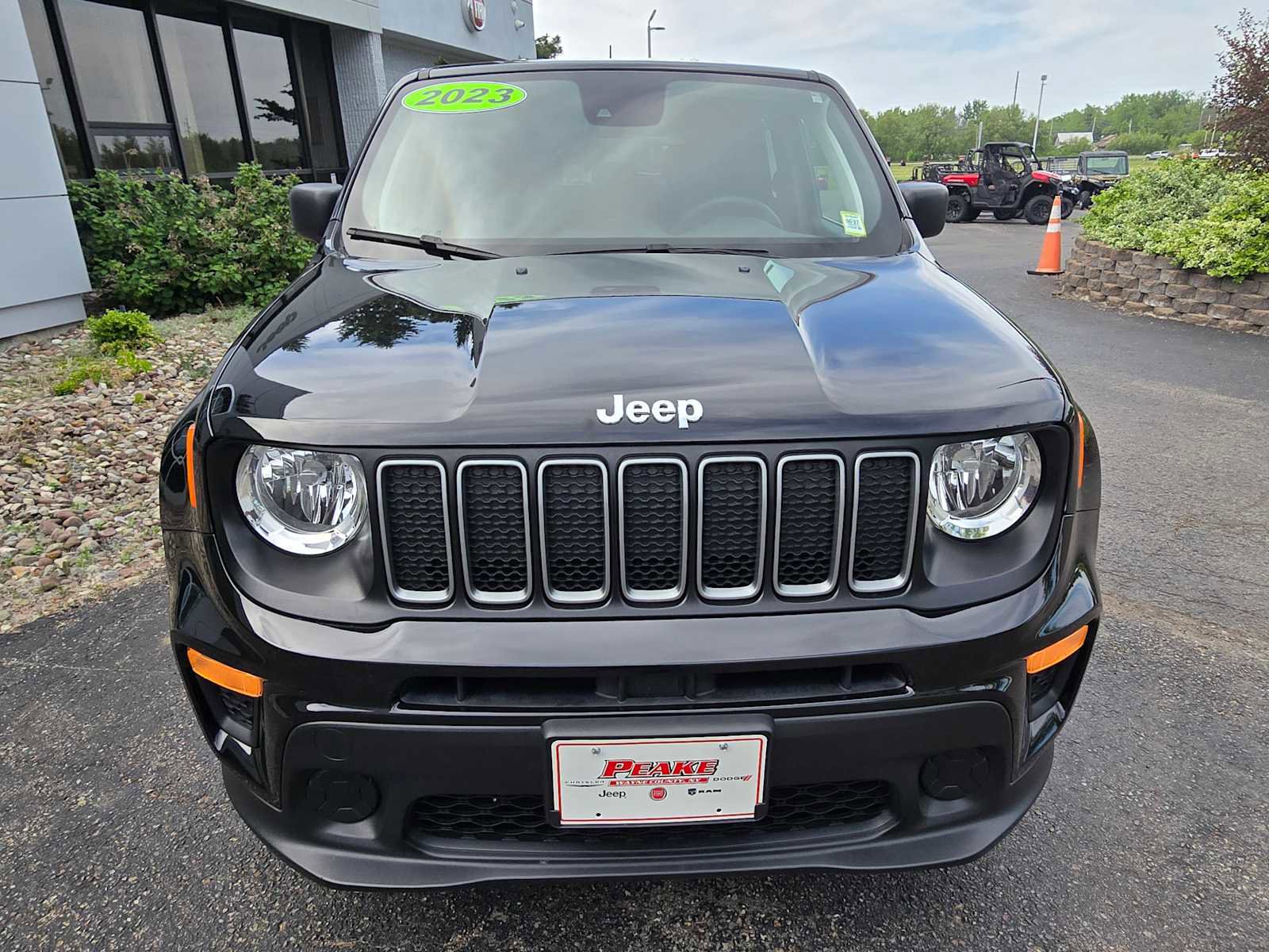 Used 2023 Jeep Renegade Latitude AWD/4WD image 9