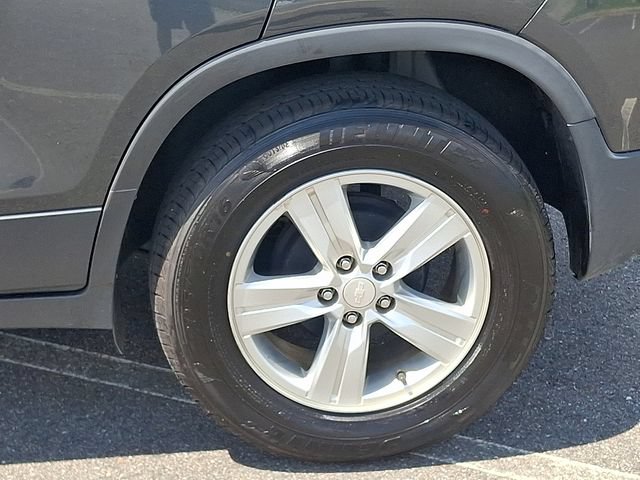 Used 2020 Chevrolet Trax LS w/ Tint and Cruise Package FWD image 29