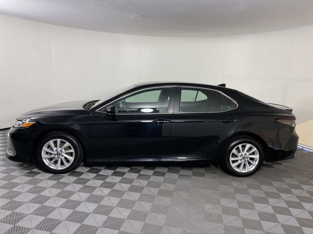 Used 2022 Toyota Camry LE AWD/4WD image 5