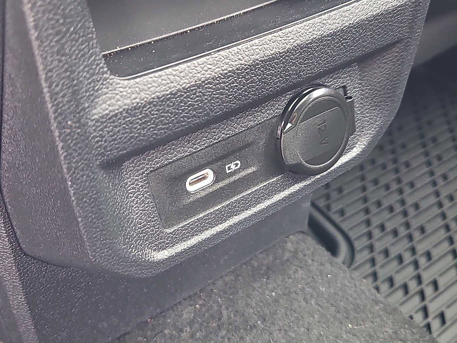 Used 2024 Volkswagen Tiguan SE R-Line image 21