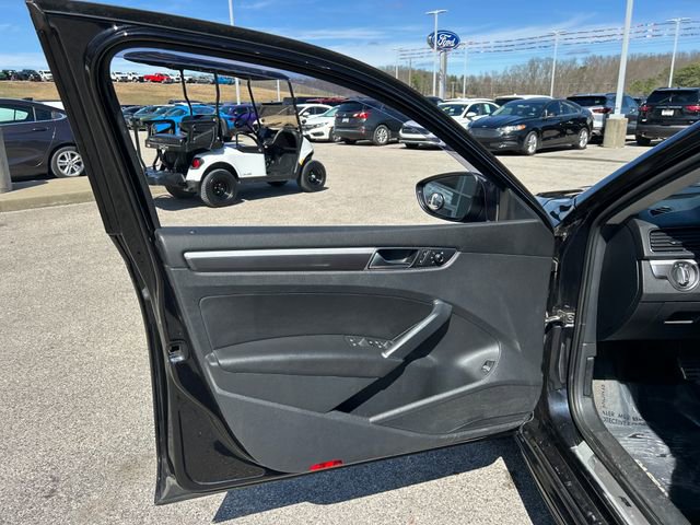 Used 2017 Volkswagen Passat 1.8T R-Line image 29