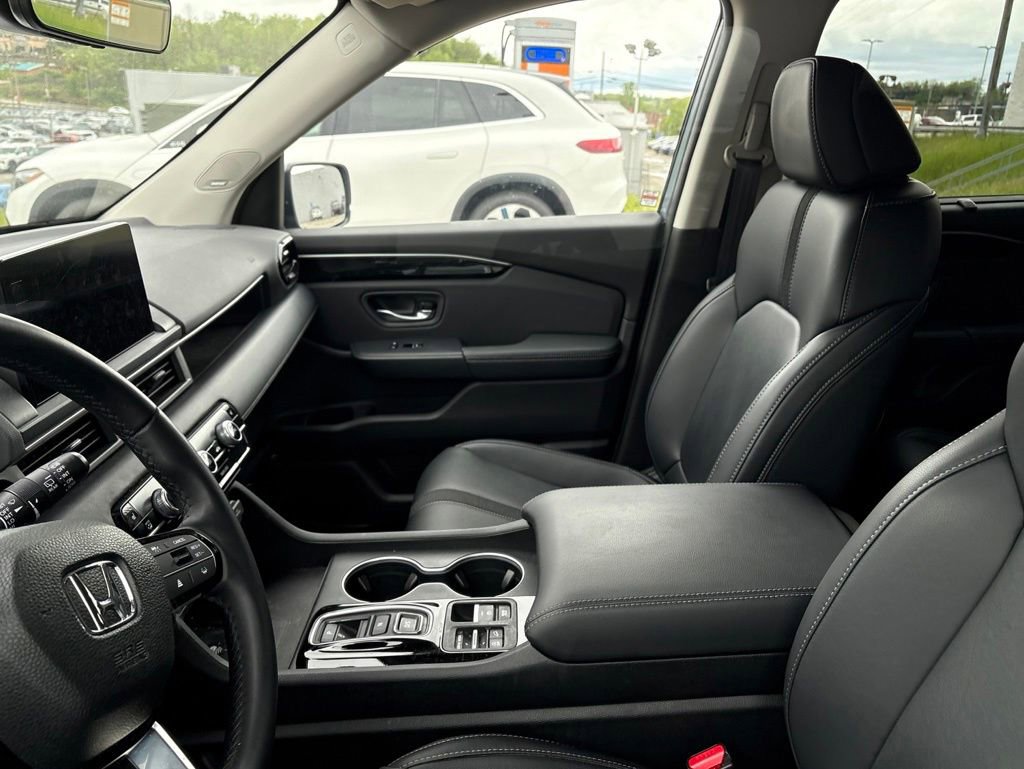 Used 2023 Honda Pilot Touring image 9