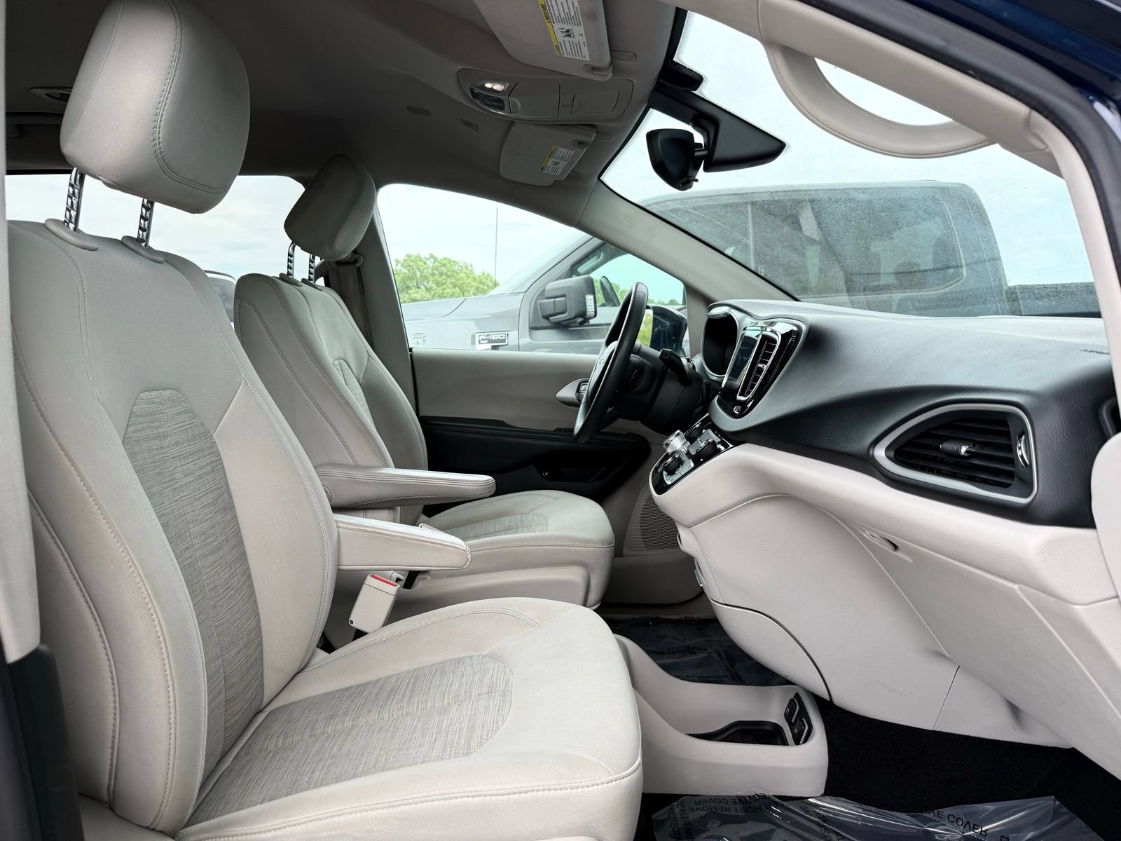 Used 2018 Chrysler Pacifica Touring Plus FWD image 30