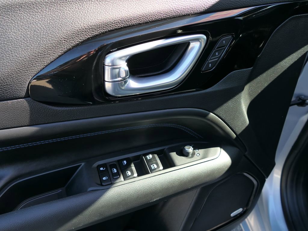 Used 2025 Jeep Compass Limited w/ Driver Assist Group I image 11