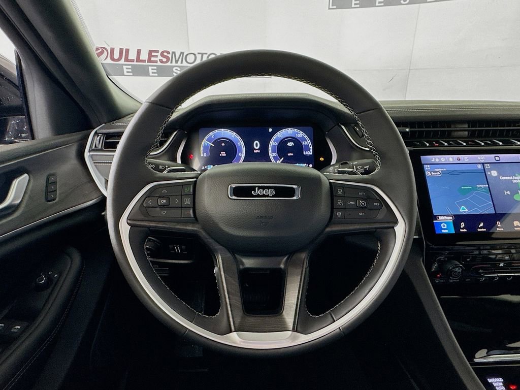 Used 2024 Jeep Grand Cherokee Limited w/ Black Appearance Package image 11