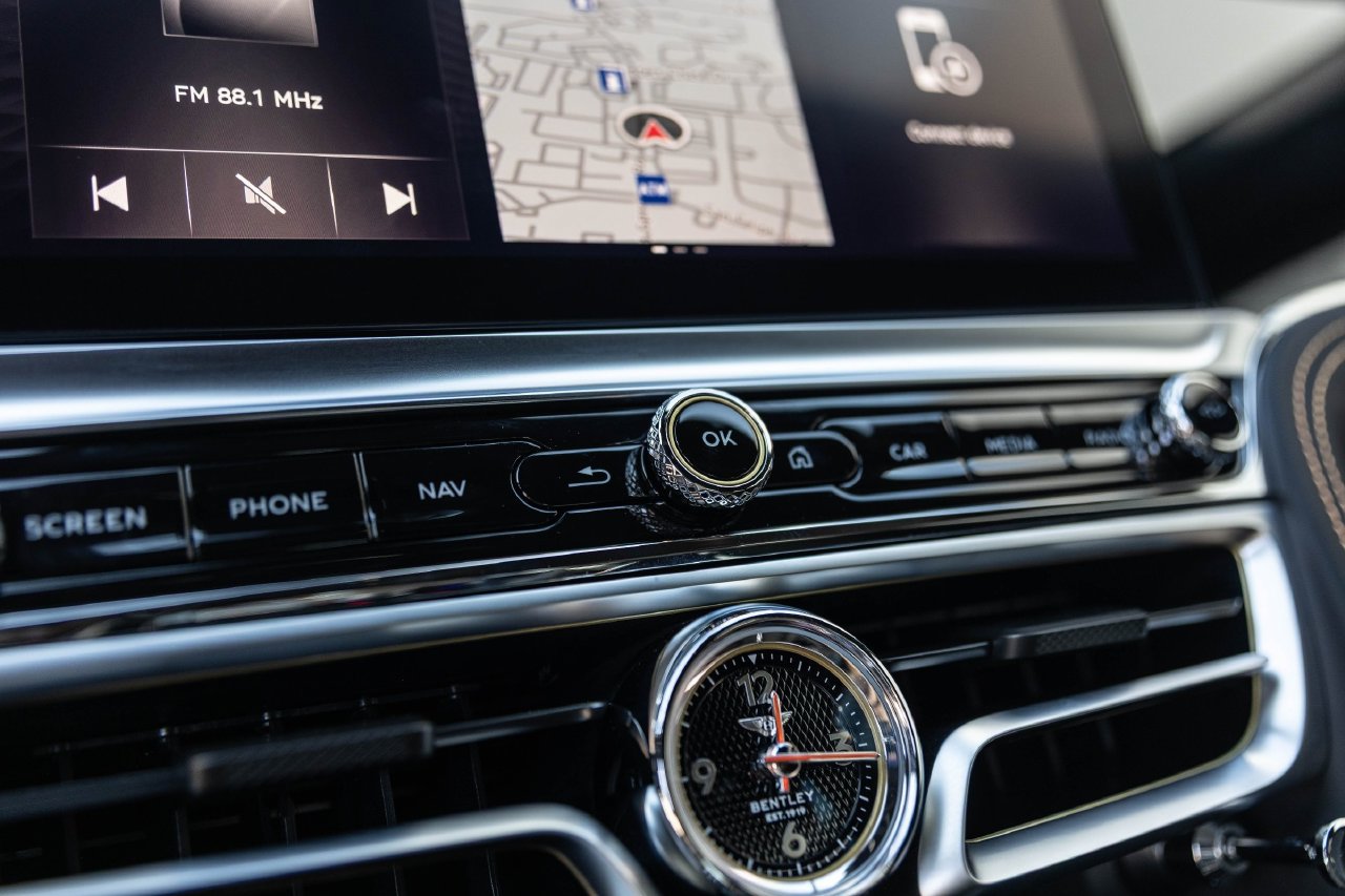 Certified 2025 Bentley Flying Spur Plug-In Hybrid AWD/4WD image 34
