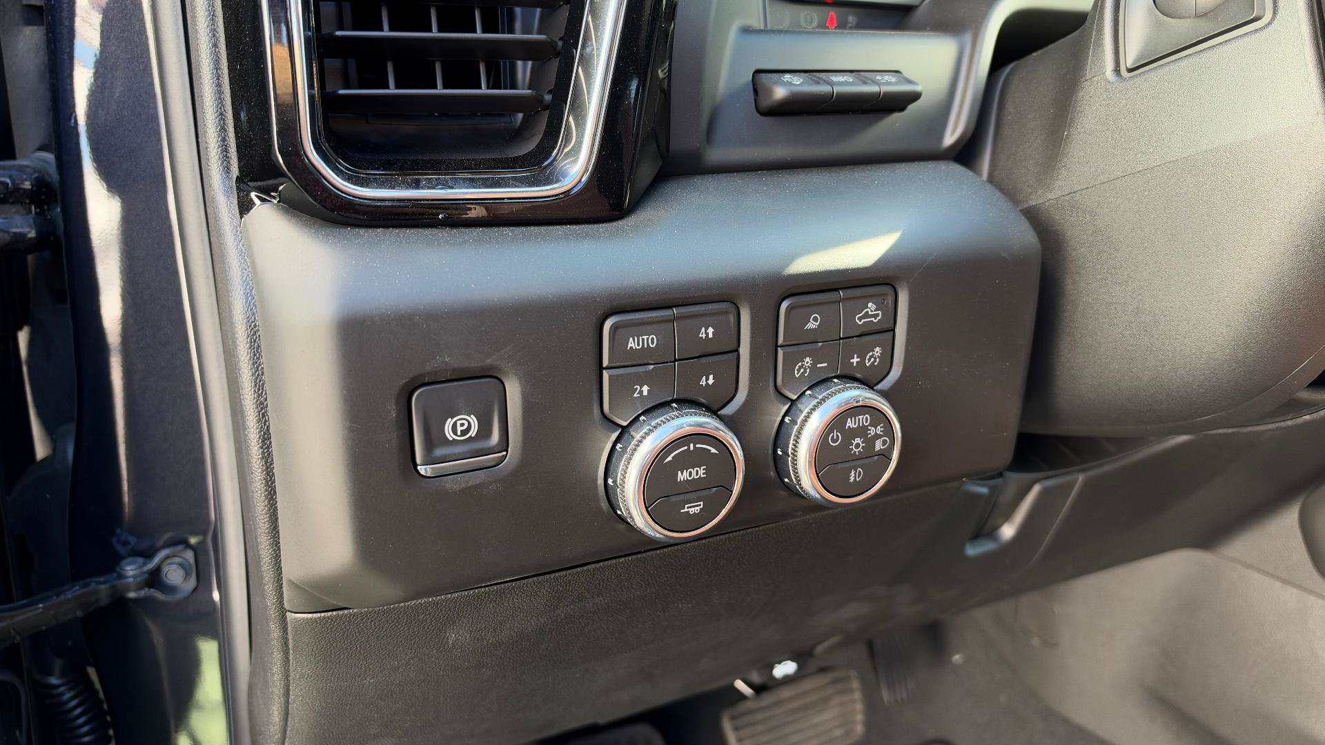 New 2026 GMC Sierra 2500 Denali Ultimate w/ Max Trailering Package AWD/4WD image 14