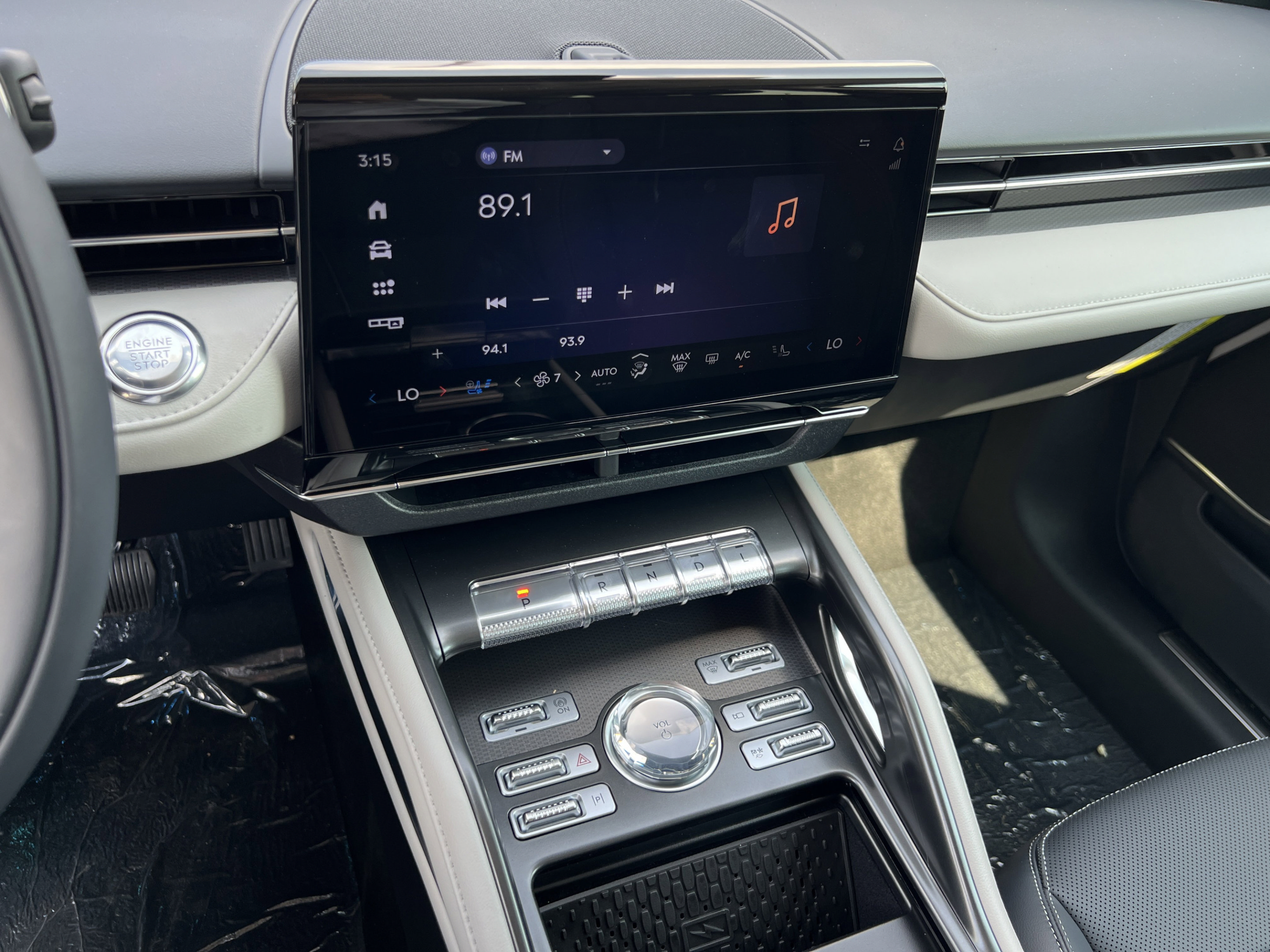 New 2025 Lincoln Nautilus Premier w/ Equipment Group 102A AWD/4WD image 13