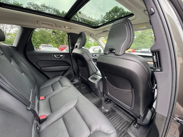 Used 2022 Volvo XC60 B5 Momentum w/ Climate Package AWD/4WD image 26