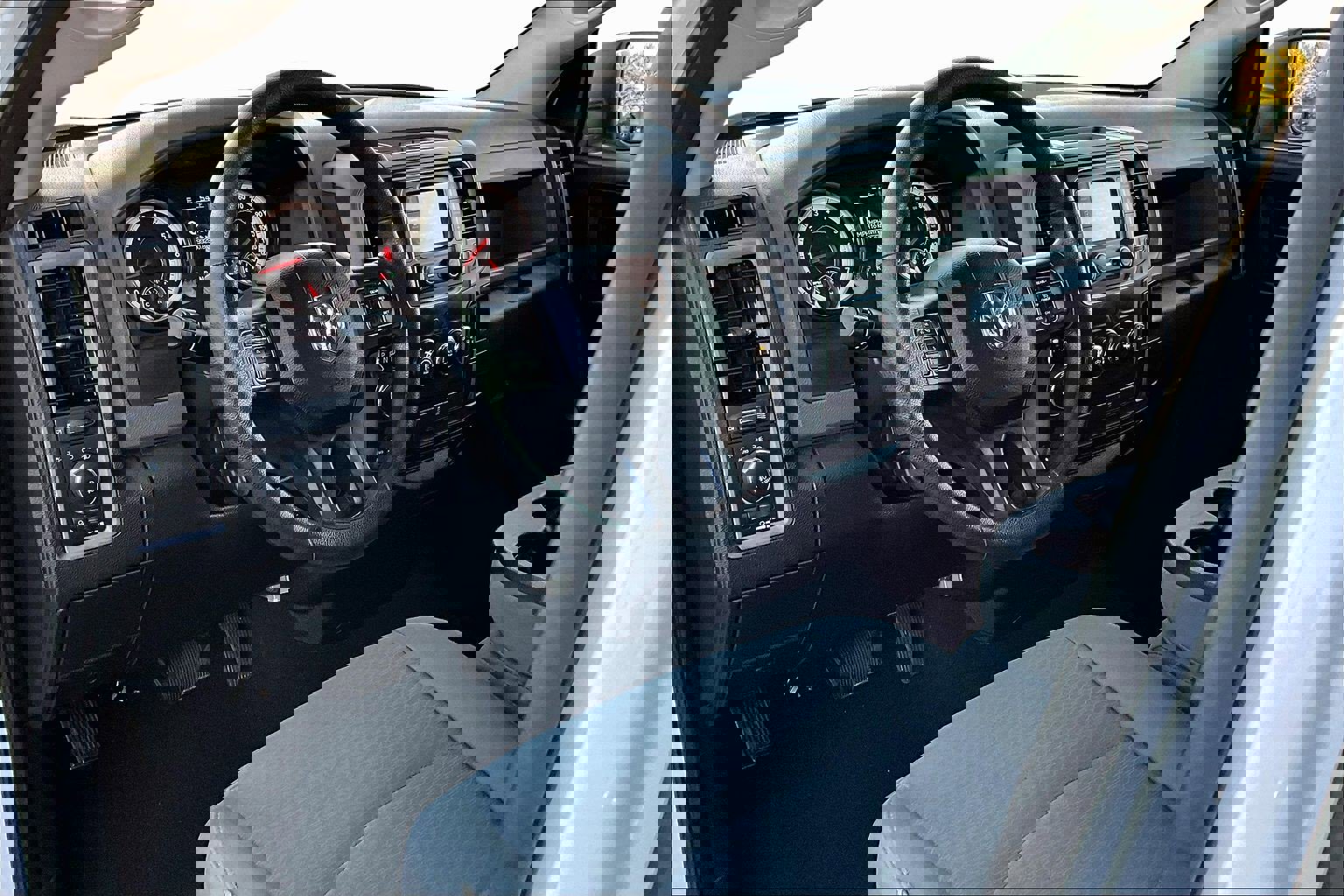 Used 2015 RAM 1500 Express image 12