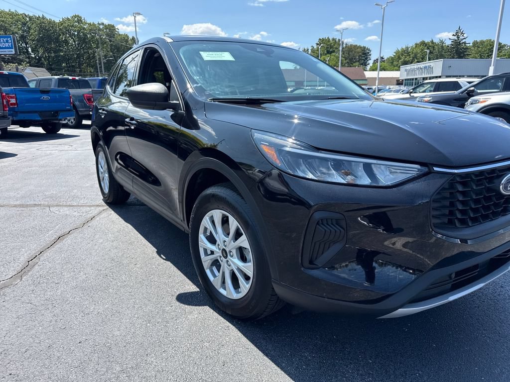 Used 2025 Ford Escape Active w/ Active Premium Tech Pack AWD/4WD image 4