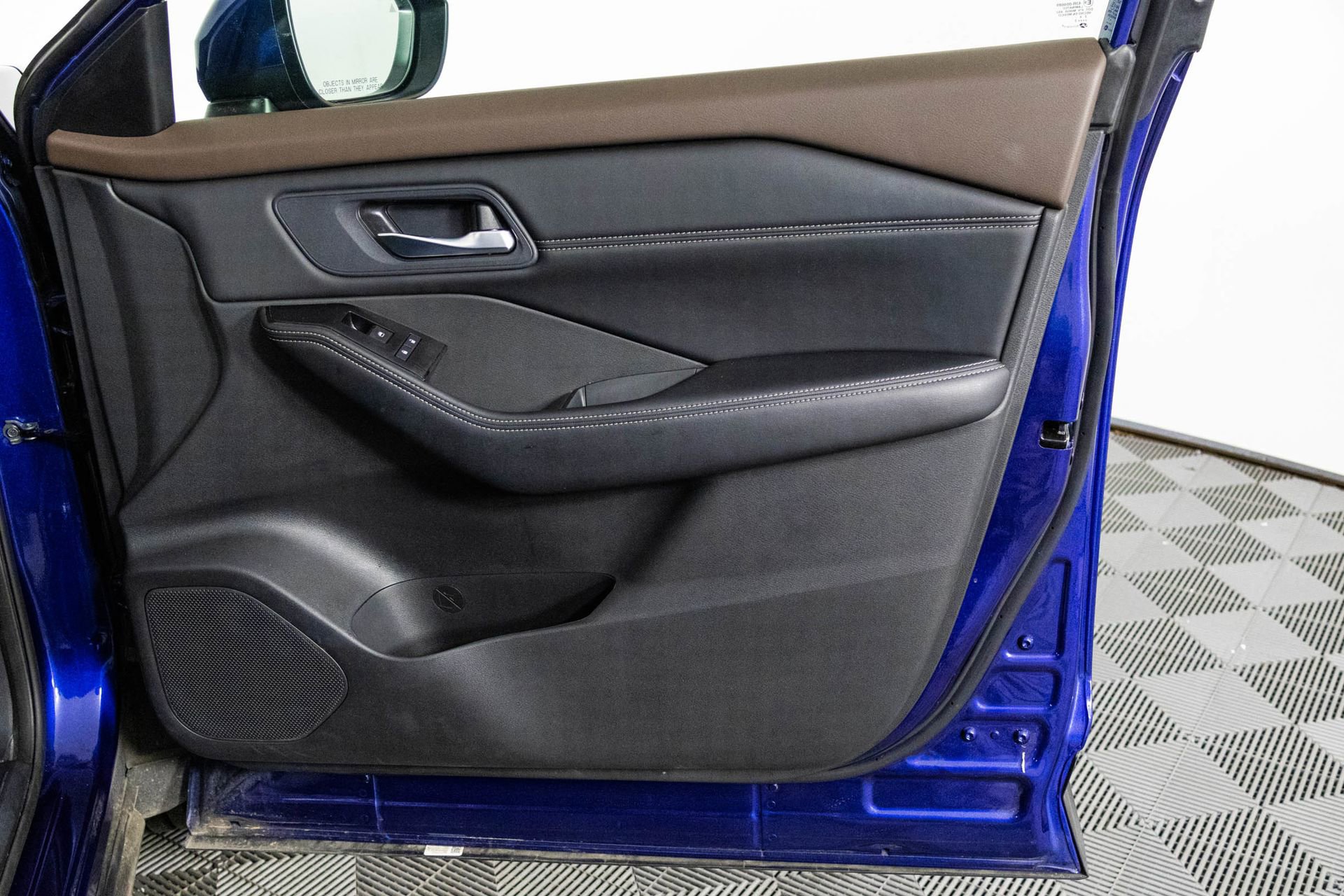 Used 2023 Nissan Rogue SV w/ SV Premium B Package image 41