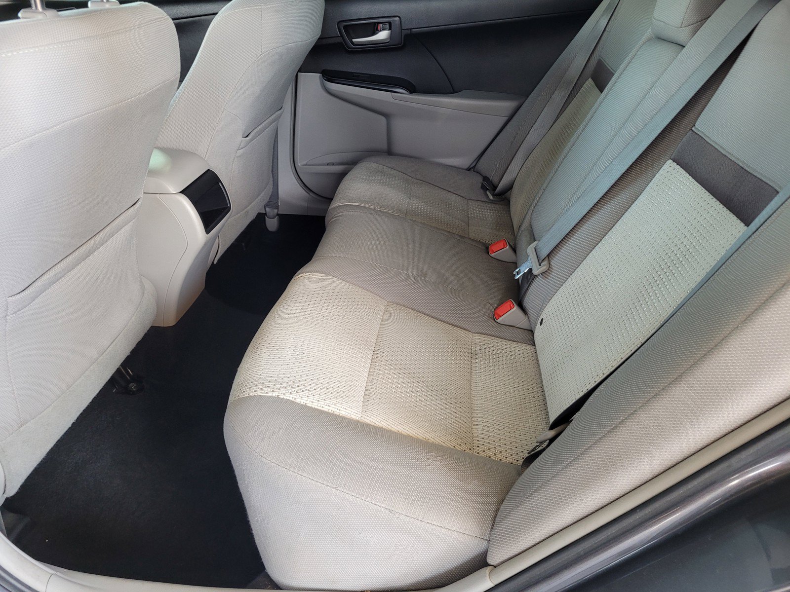 Used 2014 Toyota Camry LE FWD image 6