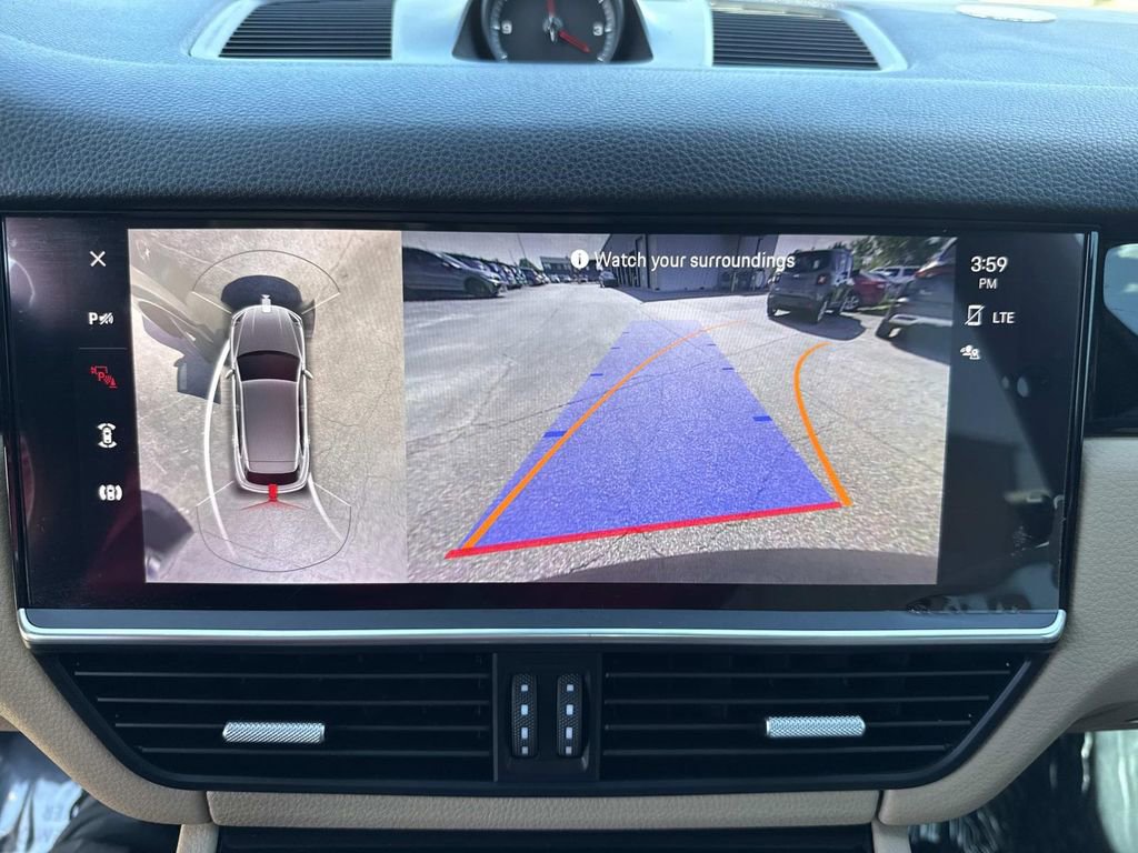 Used 2022 Porsche Cayenne Platinum Edition image 31