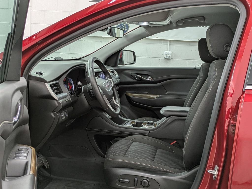 Used 2022 GMC Acadia SLE w/ Driver Convenience Package image 3