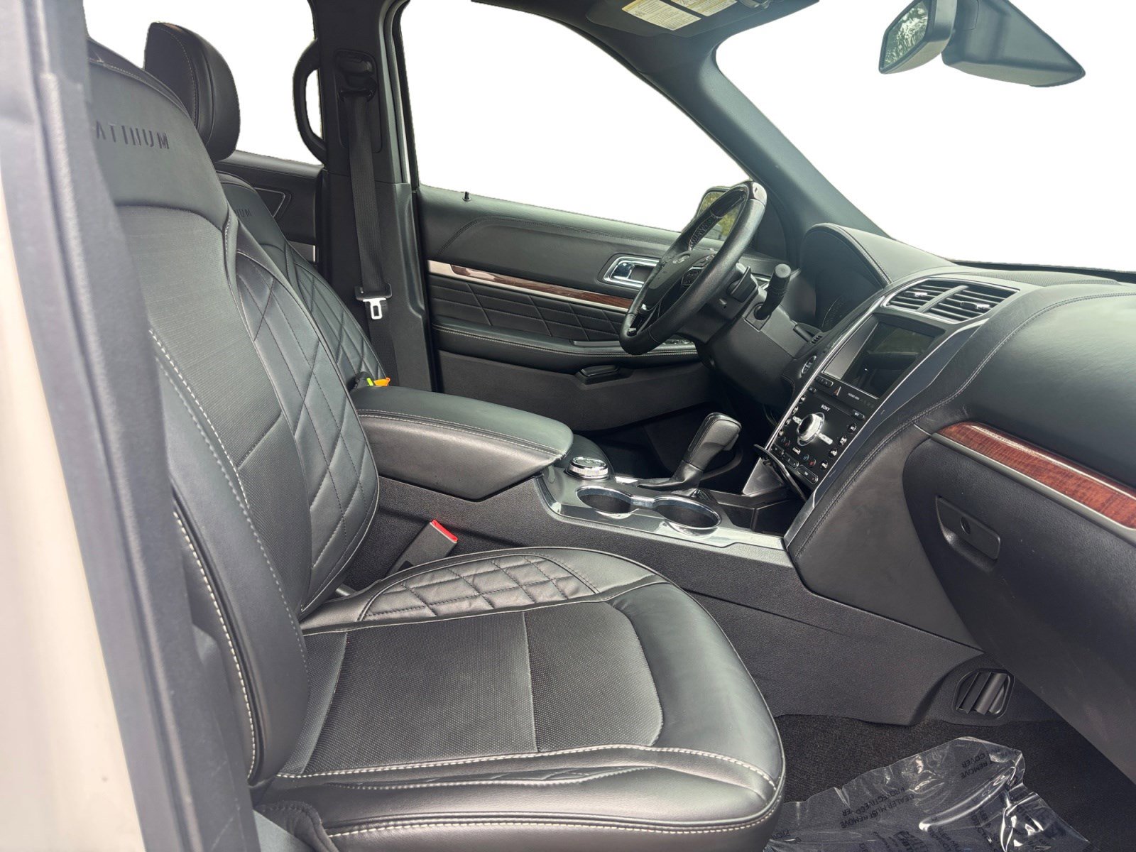 Used 2019 Ford Explorer Platinum image 15