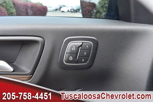 Used 2020 Ford Escape Titanium image 19