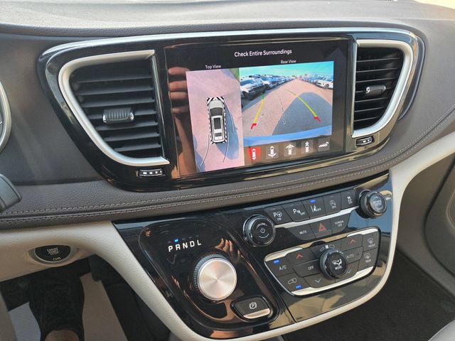 Used 2021 Chrysler Pacifica Touring-L w/ Uconnect Theater Family Group AWD/4WD image 26