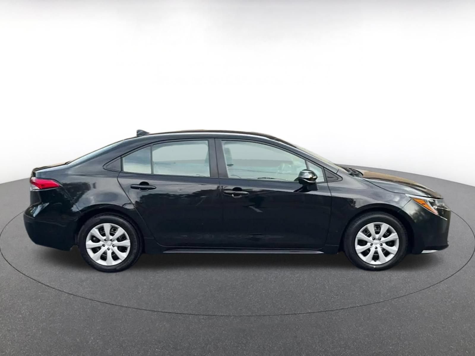 Used 2025 Toyota Corolla LE FWD image 15