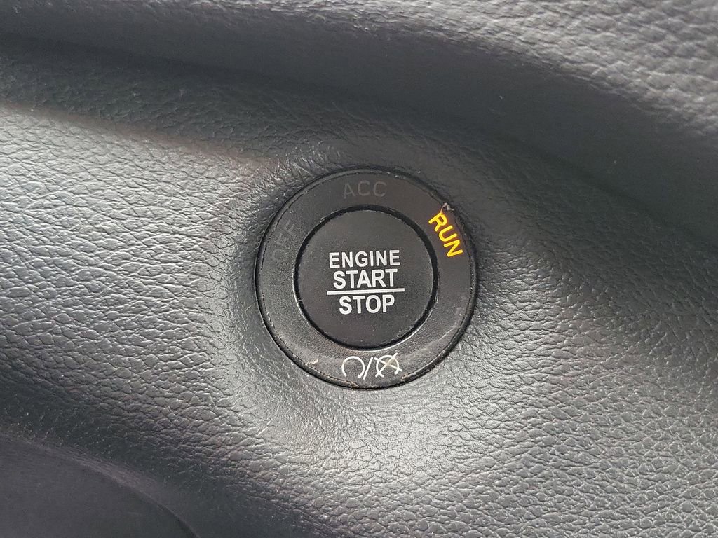 Used 2020 Jeep Cherokee Trailhawk image 28